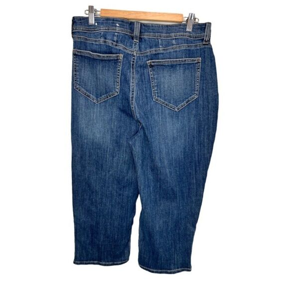 𝅺PENNINGTON’S Curvy Fit, Straight-Leg Blue Denim Capri - In Every Story Size 14 - Picture 5 of 12